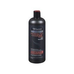 Tresemme Expert Selection Perfectly (Un)Done Weightless Moisturizing Shampoo 739 ml